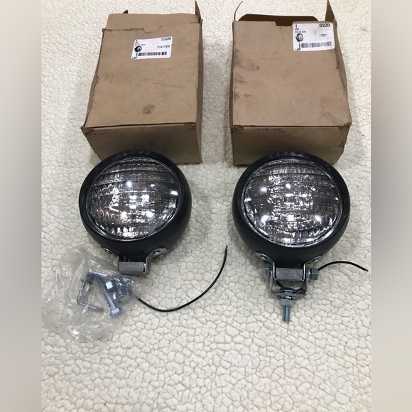 Peterson Mfg. Co Part#: 3320 Sealed Beam Light Lamp w/Bracket, 620W
New - Picture 2 of 14